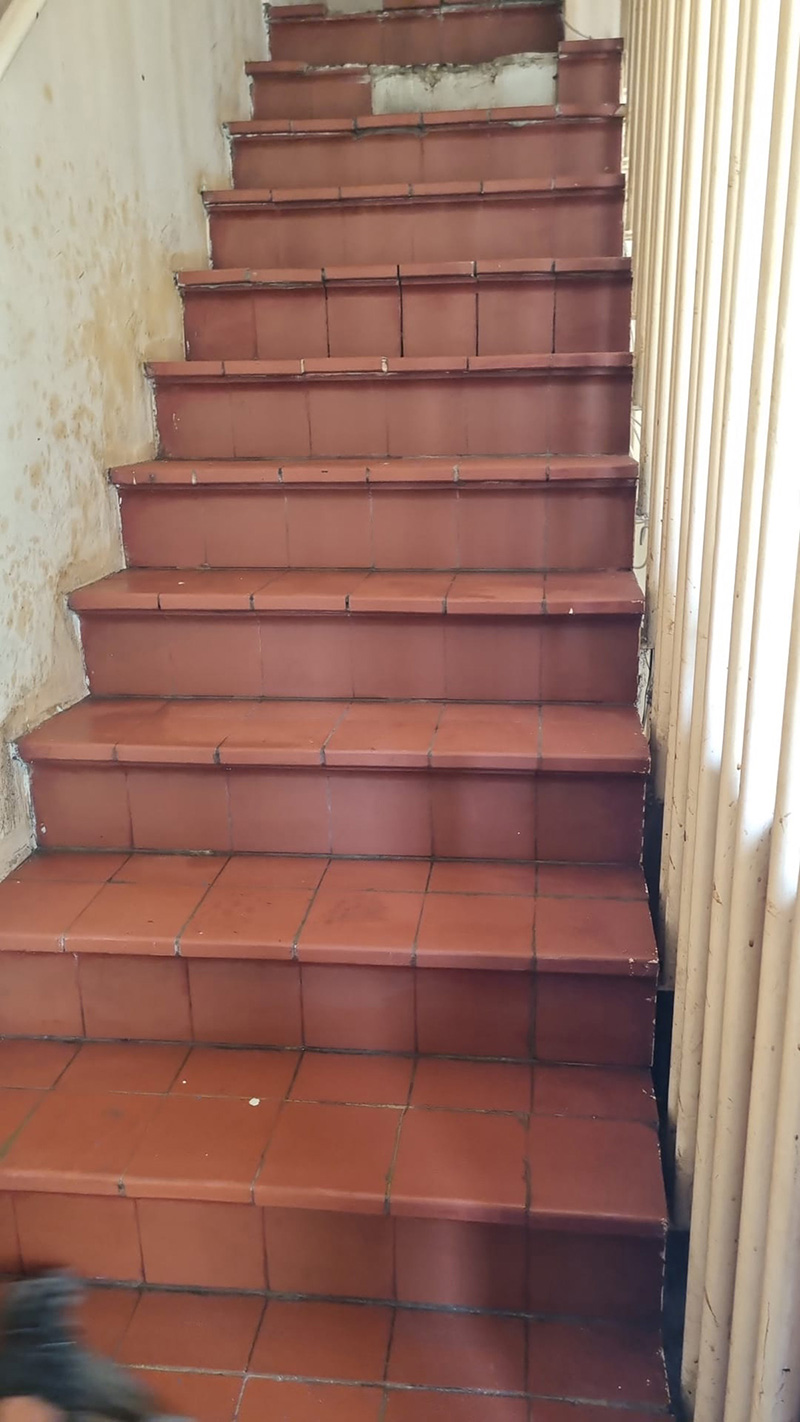 Le nettoyage de l'escalier, résultat après le passage de l'équipe North Group
